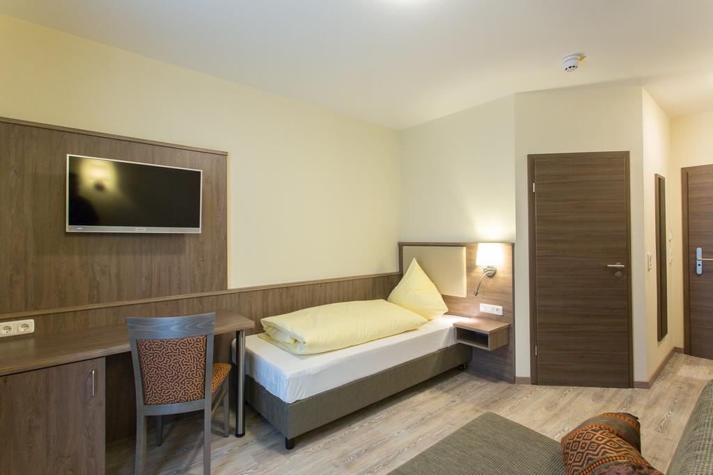 Cityapart Hotel Dingolfing Room photo