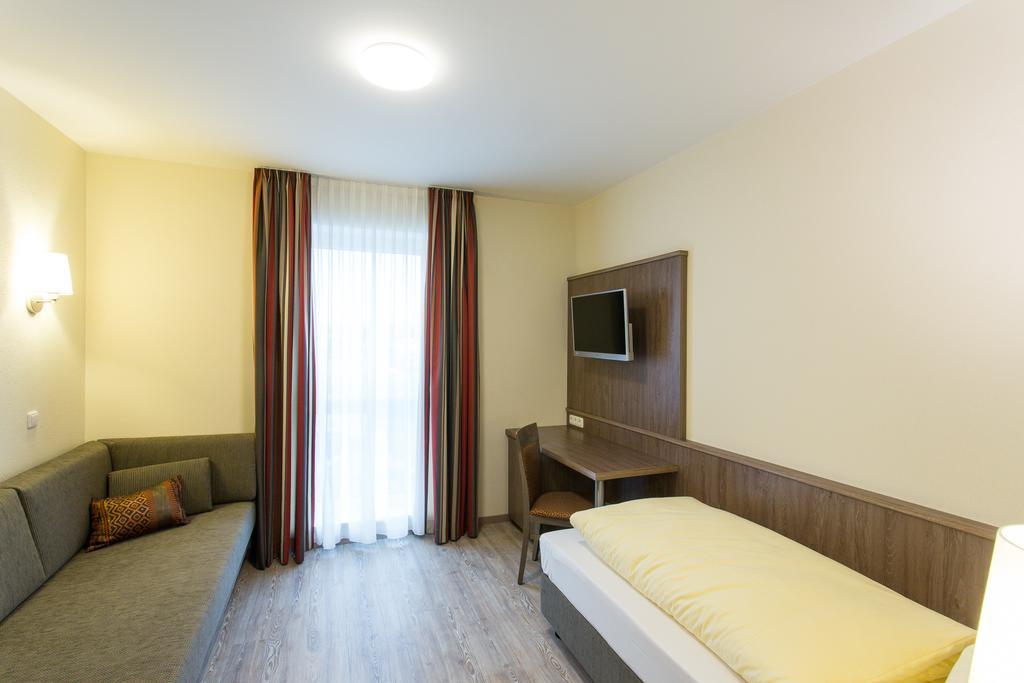 Cityapart Hotel Dingolfing Room photo
